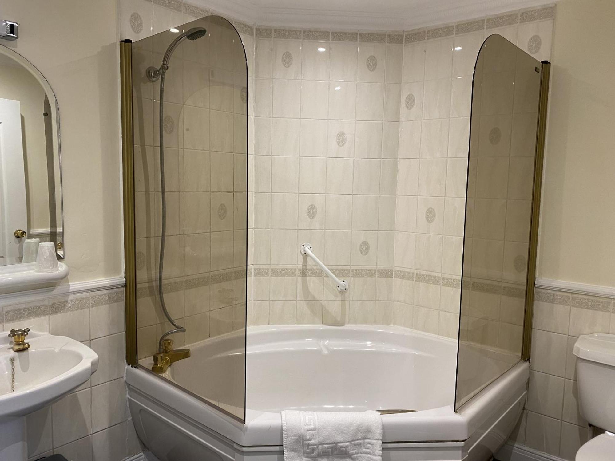 The George Hotel Пангборн Екстериор снимка