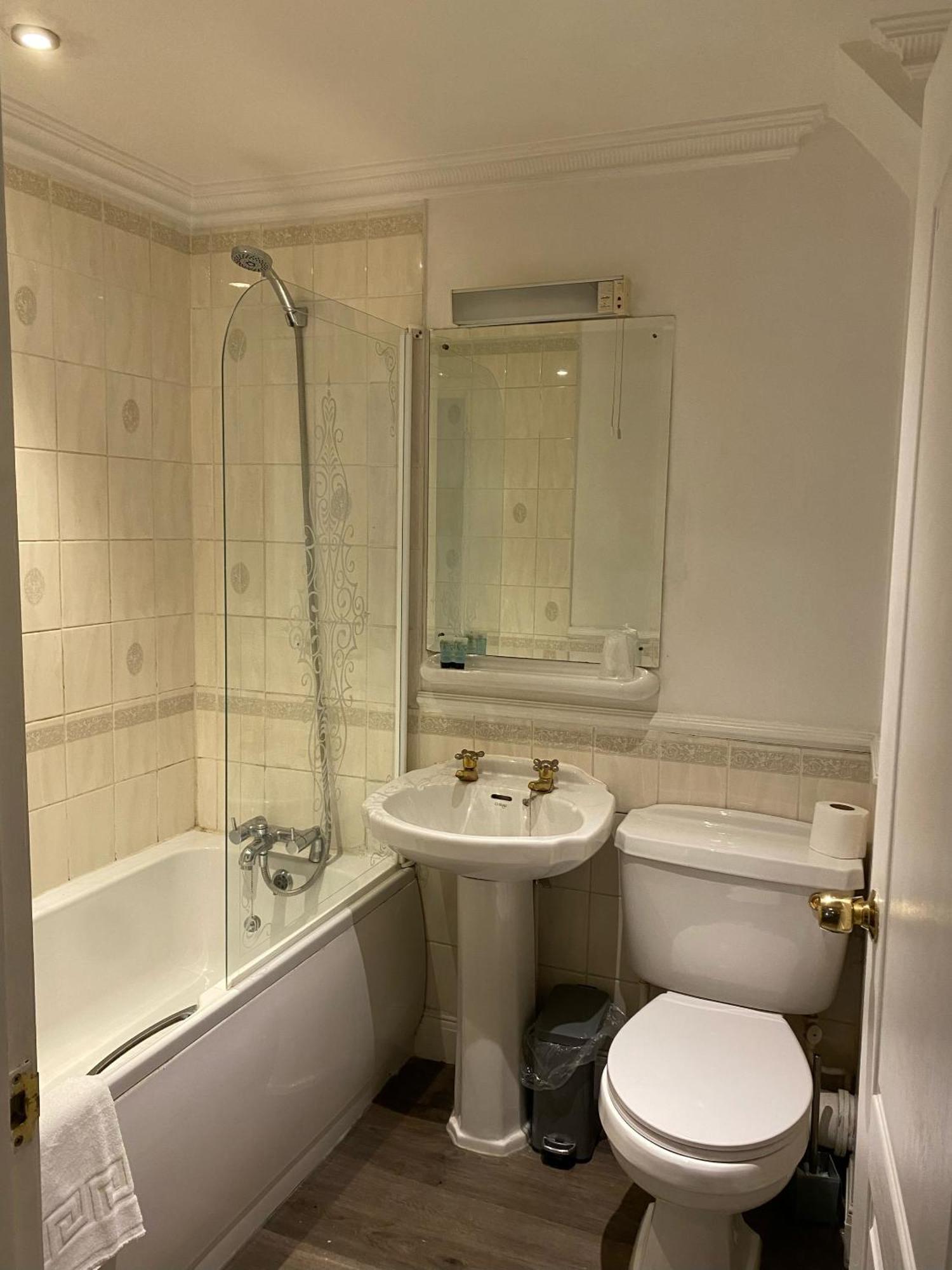 The George Hotel Пангборн Екстериор снимка