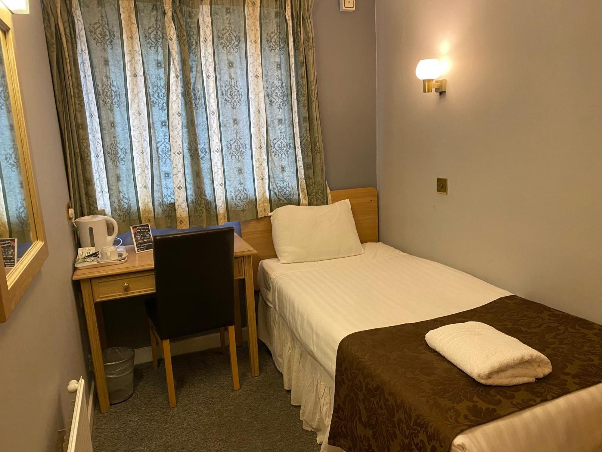 The George Hotel Пангборн Екстериор снимка