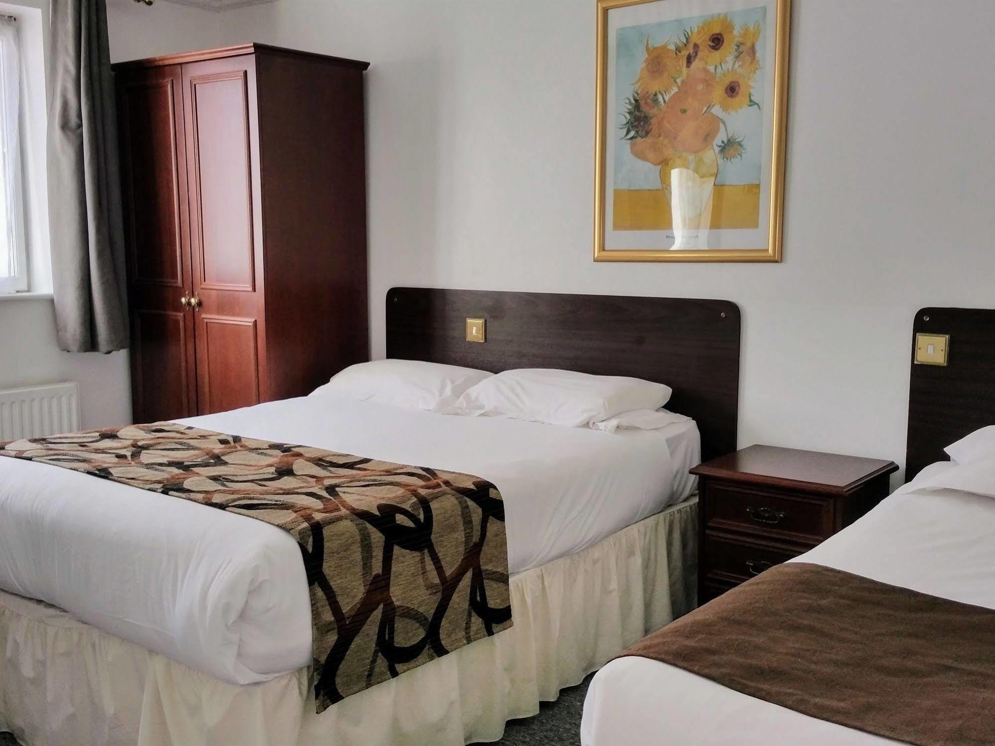 The George Hotel Пангборн Екстериор снимка